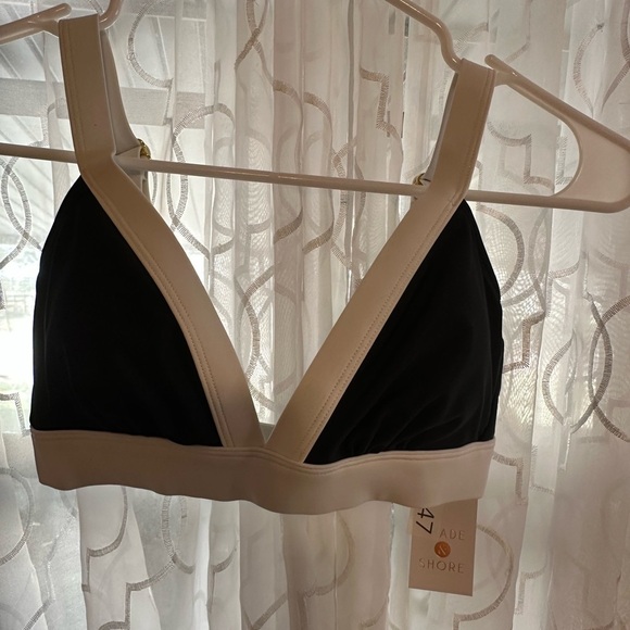 Shade & Shore Other - Shade & Shore Black and White Bikini  Top with adjustable Straps and Back.